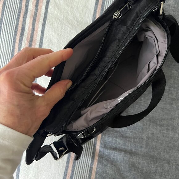 Athleta Excursion Large Belt Bag Black (NWOT) - Picture 3 of 8